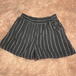 𝅺UNIVERSAL Thread Linen Blend Shorts Size Medium